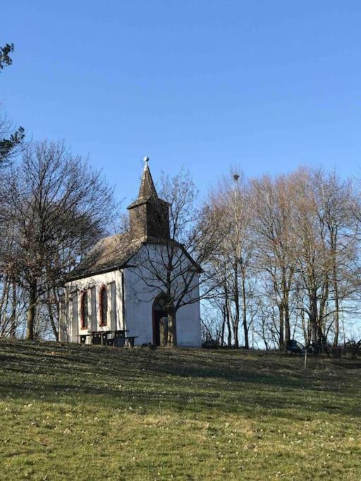Eifelhausaufzeit-Vulkaneifel-Architekten-Chalet Mit Sauna Im Vulkankrater Immerath Екстер'єр фото